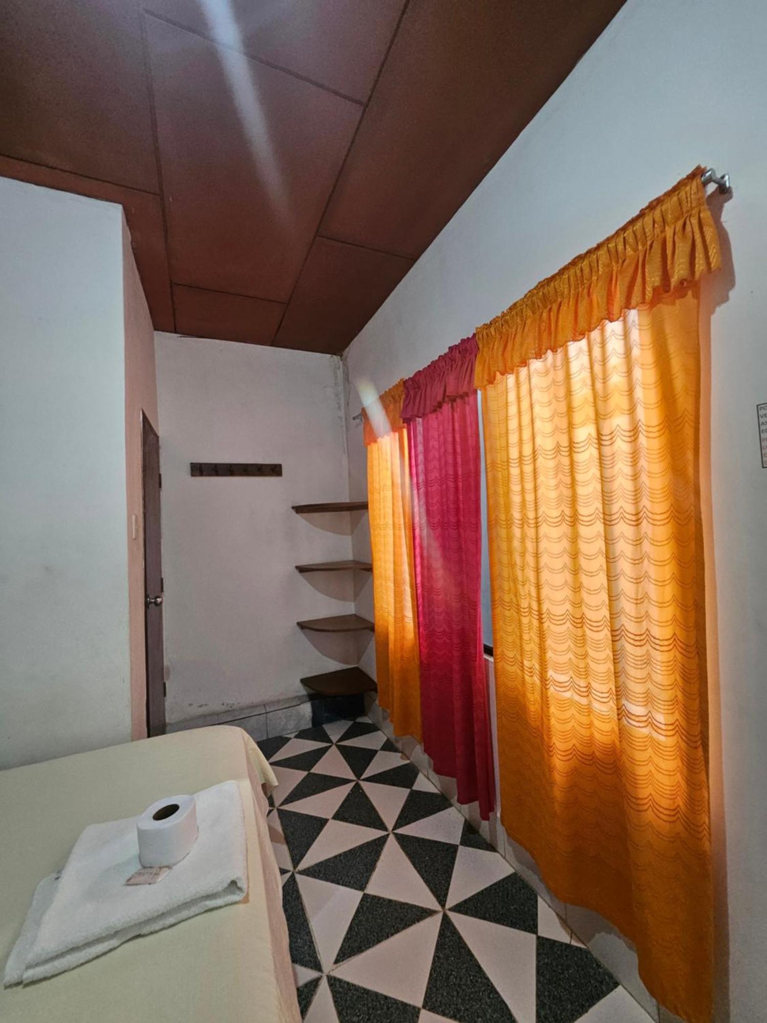 Sarisa House Hotel Iquitos Eksteriør billede